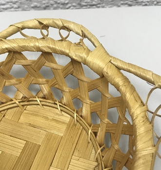 832130 Хлебница круглая с краями в виде фестонов